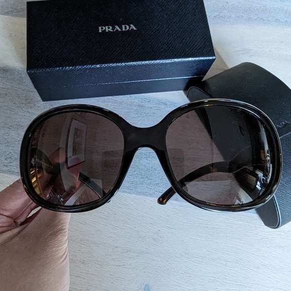 Prada sunglasses - Picture 1 of 7